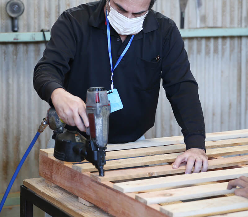  木製パレットは取扱い貨物にあわせた オーダーメイド製造販売を行っております。